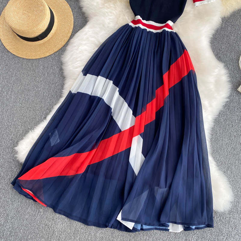 Robe mignonne à col rond et coupe trapèze 514