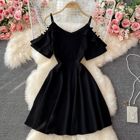 Robe courte noire à coupe trapèze 605