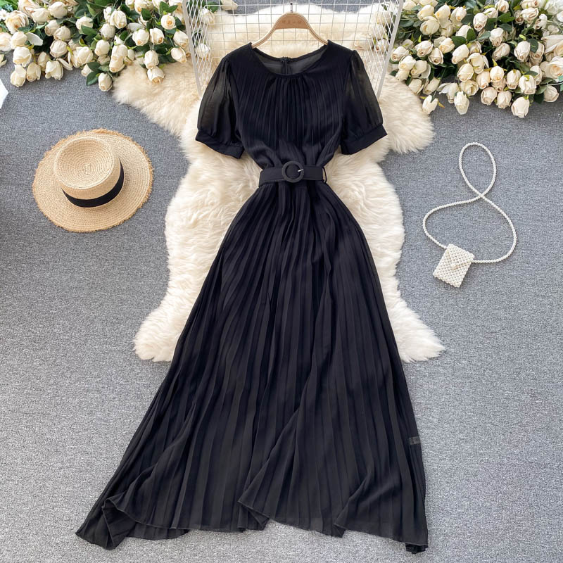 Robe courte en mousseline de soie simple et tendance 554