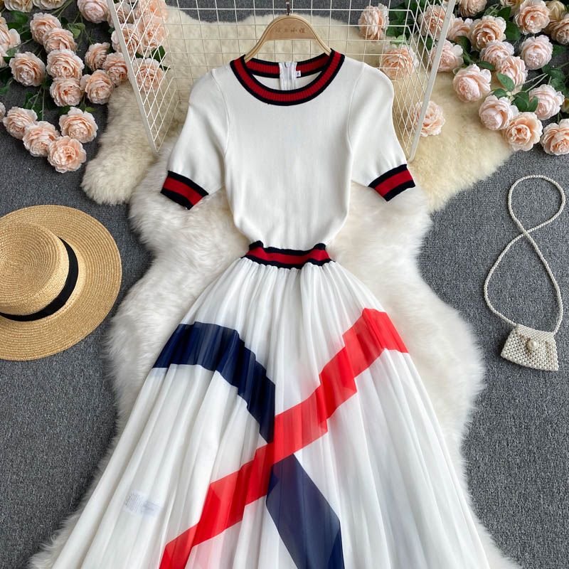 Robe mignonne à col rond et coupe trapèze 514