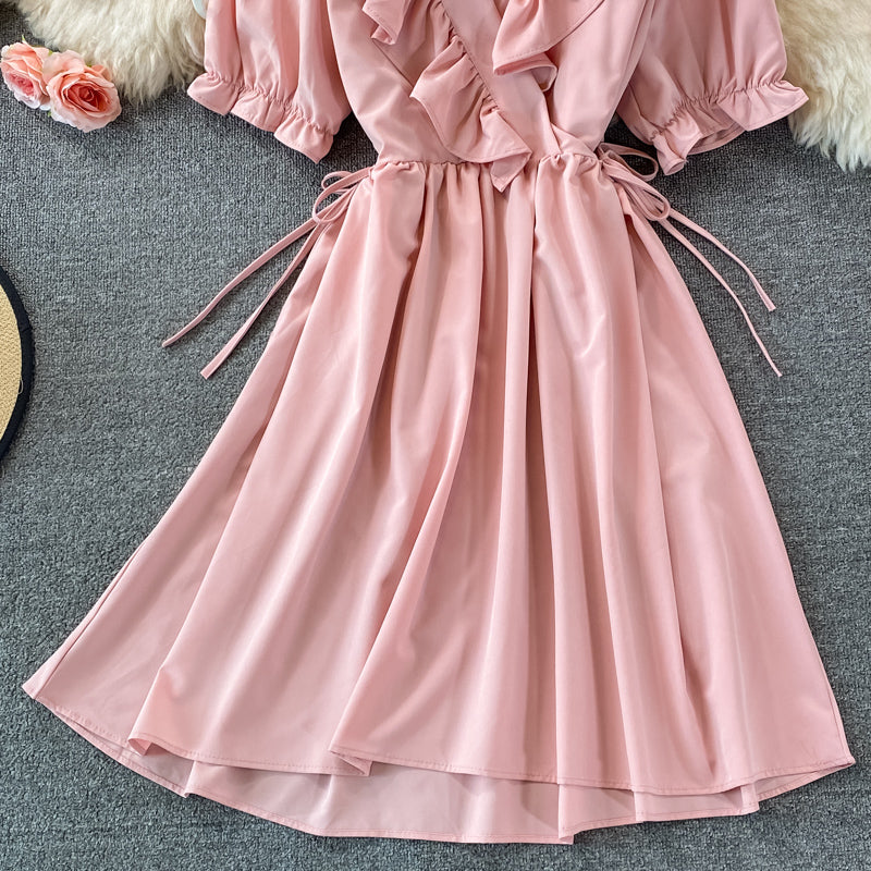 Robe courte à col en V mignonne et tendance 490