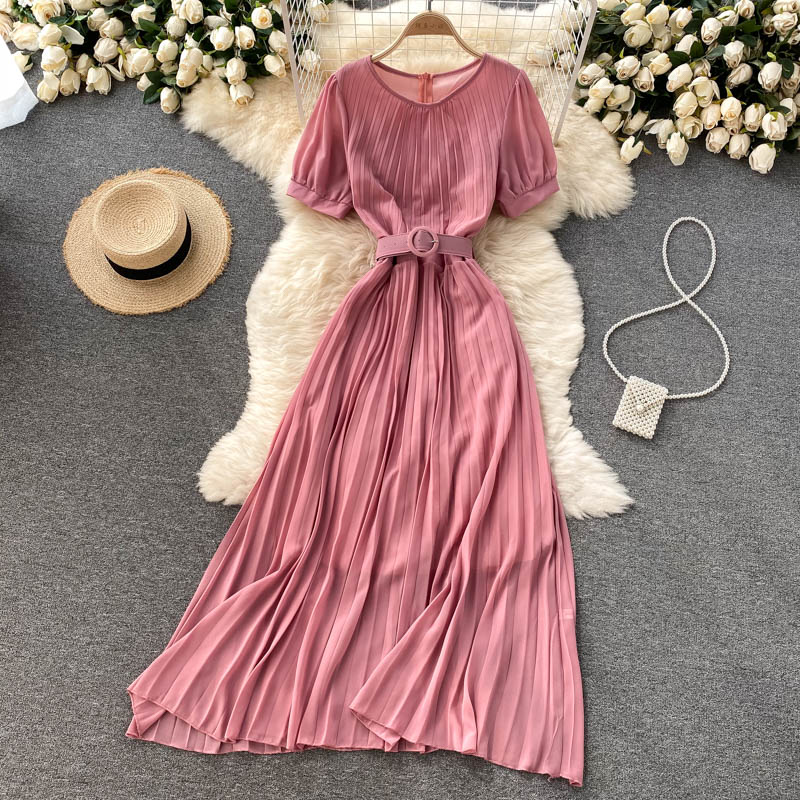 Robe courte en mousseline de soie simple et tendance 554