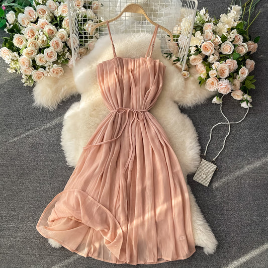 Robe mignonne à épaules dénudées et coupe trapèze 587