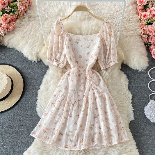 Jolie robe fleurie coupe A 619