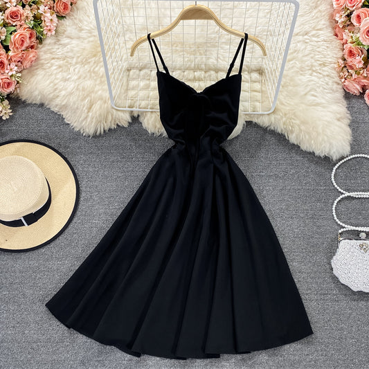 Robe courte à col en V mignonne et tendance 608