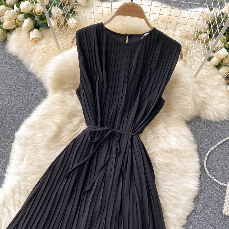 Robe courte noire à coupe trapèze 568