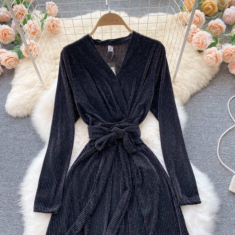 Black v neck long sleeve dress  459