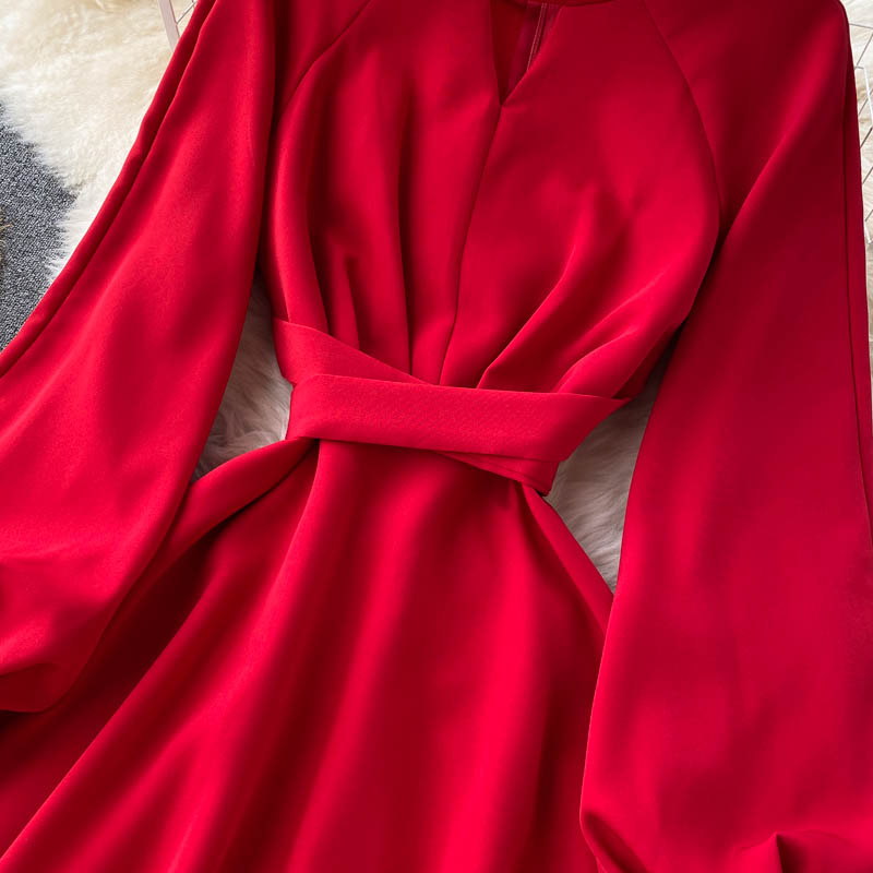 Süßes langärmliges A-Linien-Modekleid 415