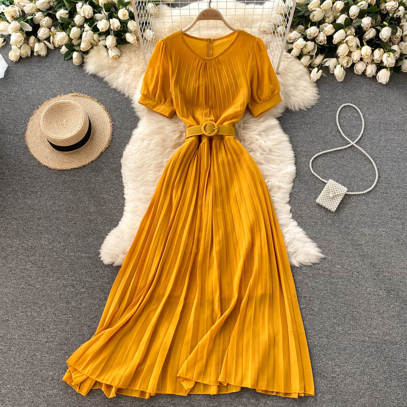 Robe courte en mousseline de soie simple et tendance 554