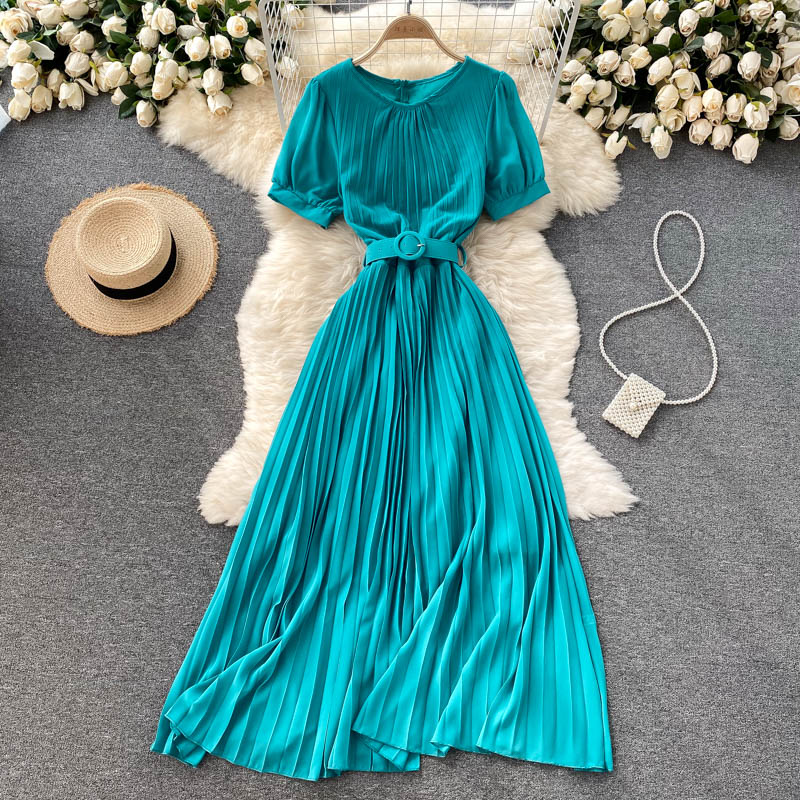 Robe courte en mousseline de soie simple et tendance 554