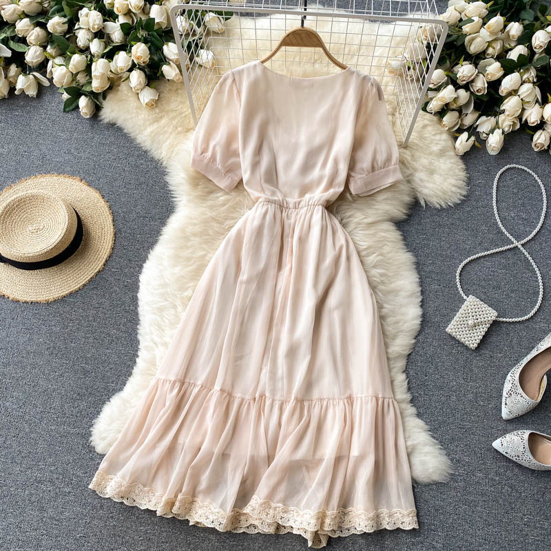 Robe mi-longue en mousseline de soie française à col en V et dentelle douce 609