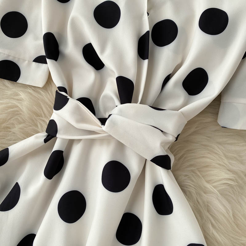 Süßes Polka Dot V-Ausschnitt kurzes Kleid Modekleid 414