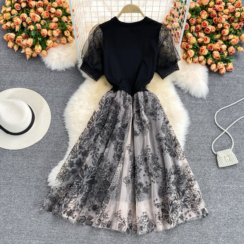 Robe courte trapèze en dentelle noire à la mode 529