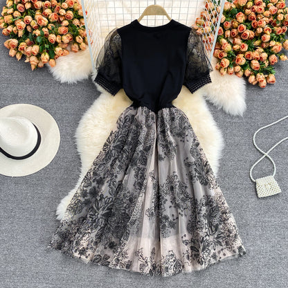 Robe courte trapèze en dentelle noire à la mode 529