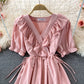 Robe courte à col en V mignonne et tendance 490