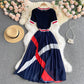 Robe mignonne à col rond et coupe trapèze 514