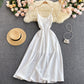 Robe trapèze blanche à col en V et à la mode 574