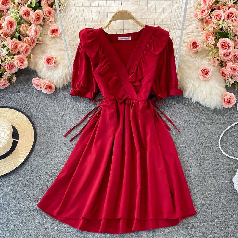 Robe courte à col en V mignonne et tendance 490