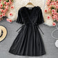 Robe courte à col en V mignonne et tendance 490