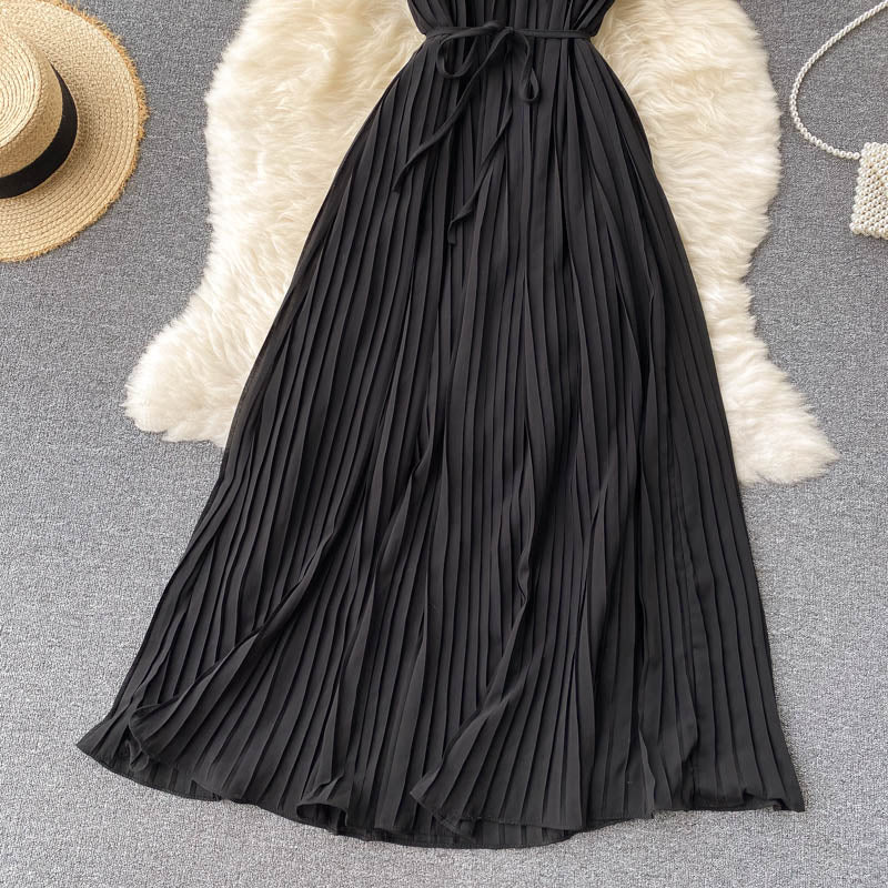 Robe courte noire à coupe trapèze 568