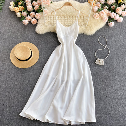 Robe trapèze blanche à col en V et à la mode 574