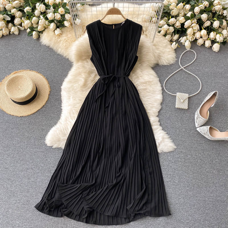 Robe courte noire à coupe trapèze 568