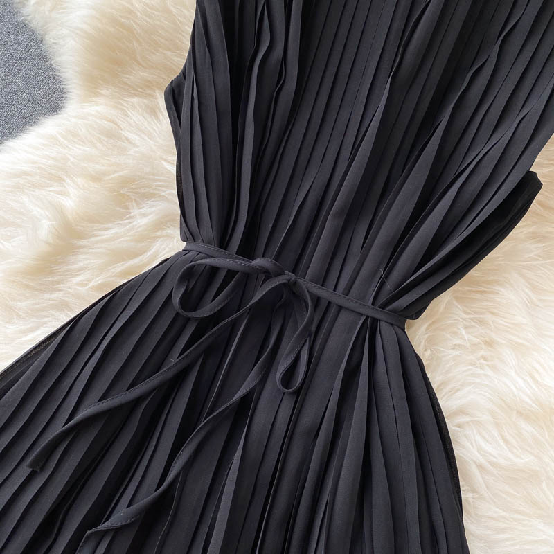Robe courte noire à coupe trapèze 568