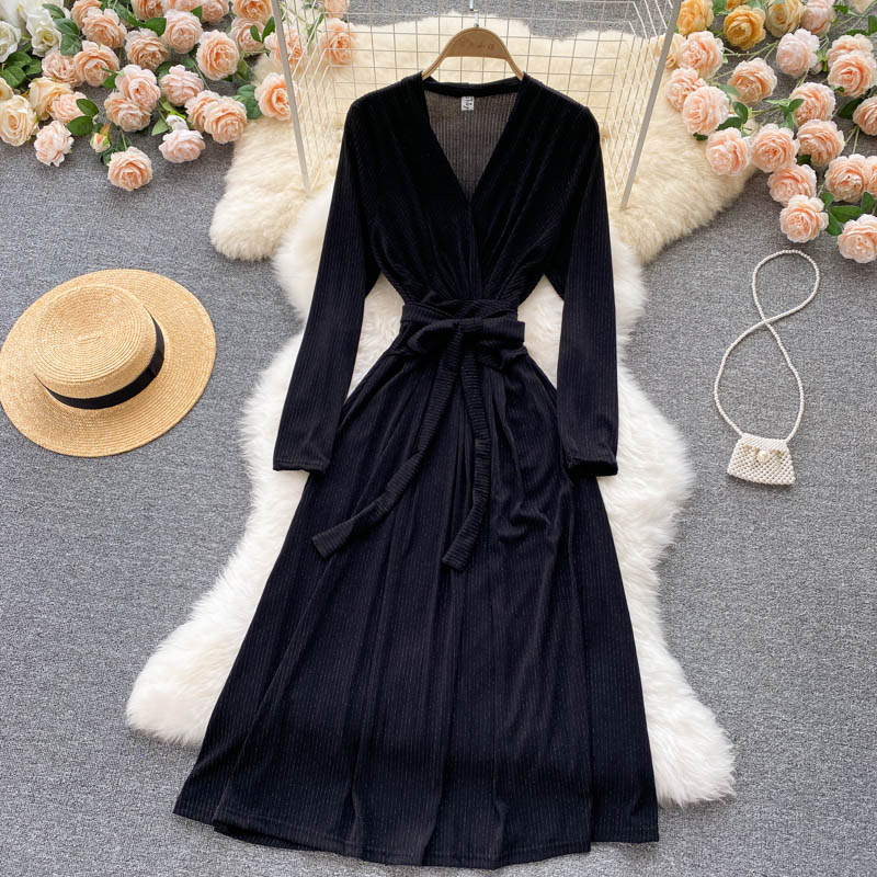Black v neck long sleeve dress  459