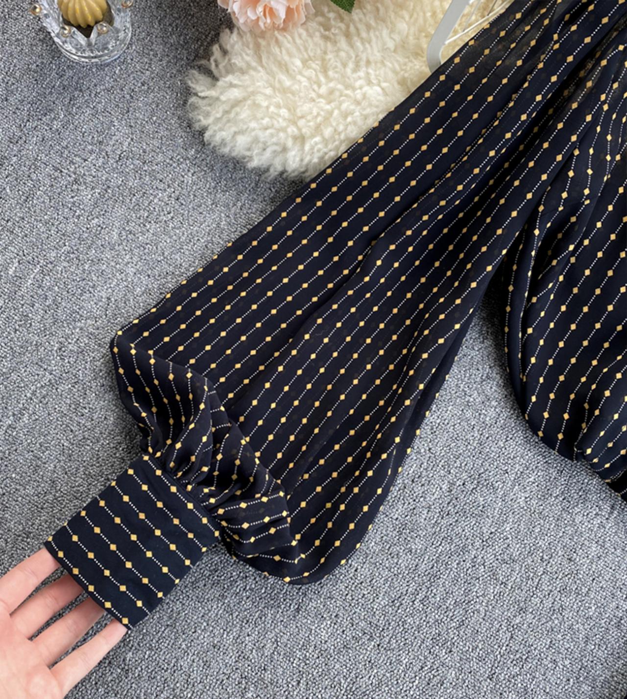 Stylish long sleeve black tops  341