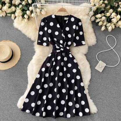 Süßes Polka Dot V-Ausschnitt kurzes Kleid Modekleid 414