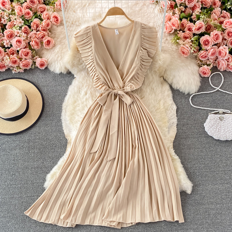 Süßes V-Ausschnitt, kurzes A-Linien-Modekleid 393