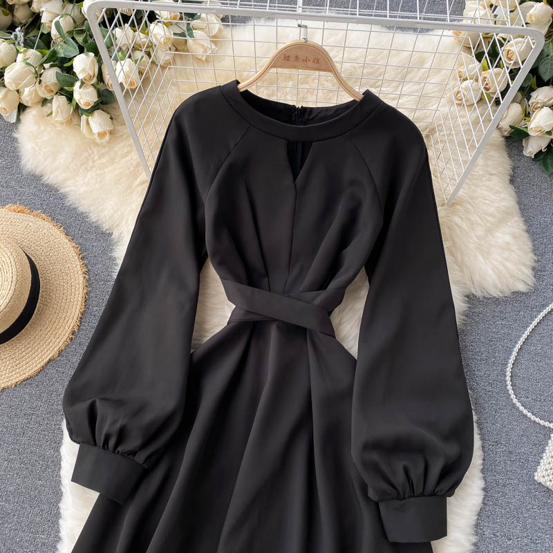 Süßes langärmliges A-Linien-Modekleid 415
