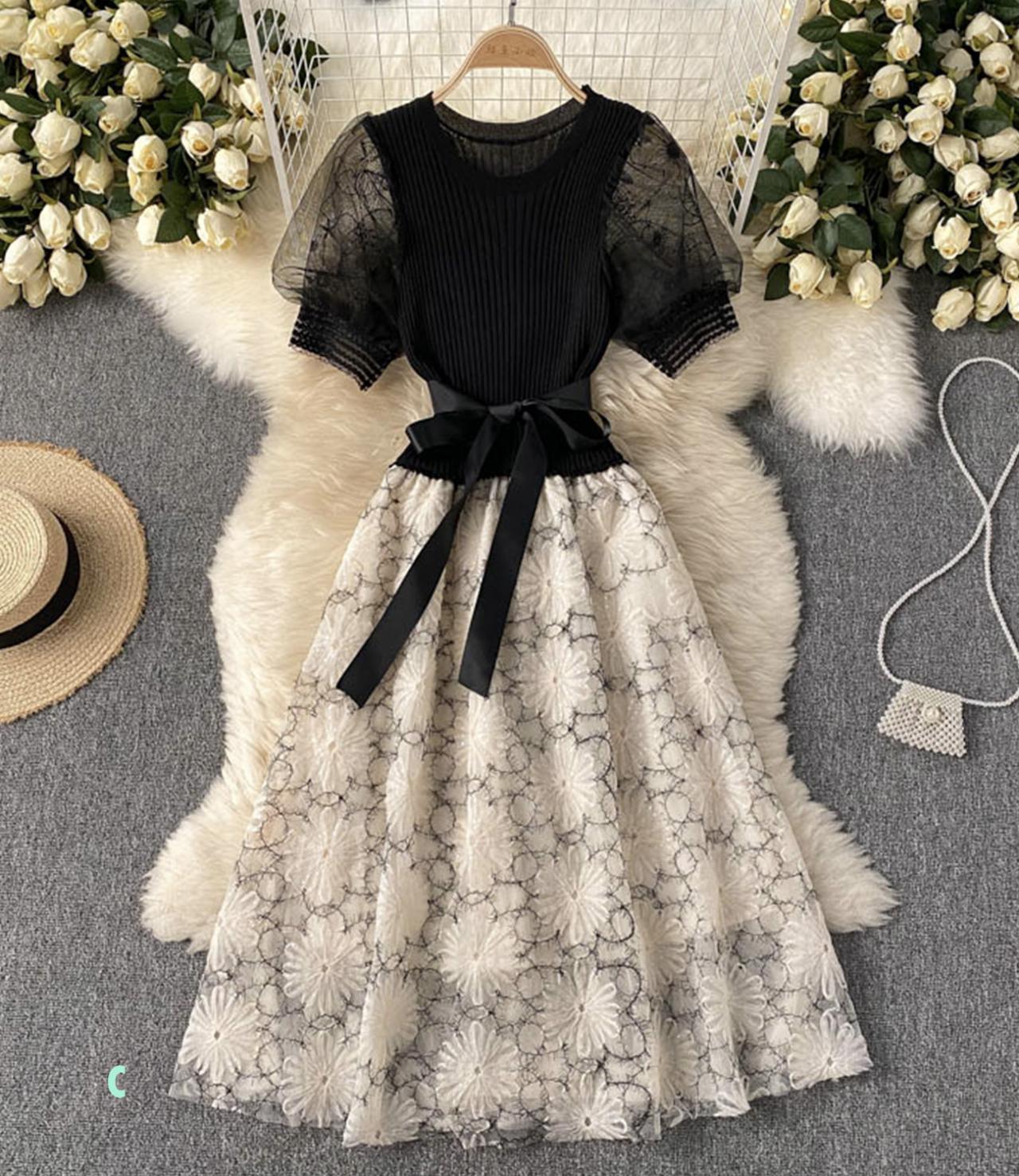 Schönes gestricktes Patchworkkleid 398 
