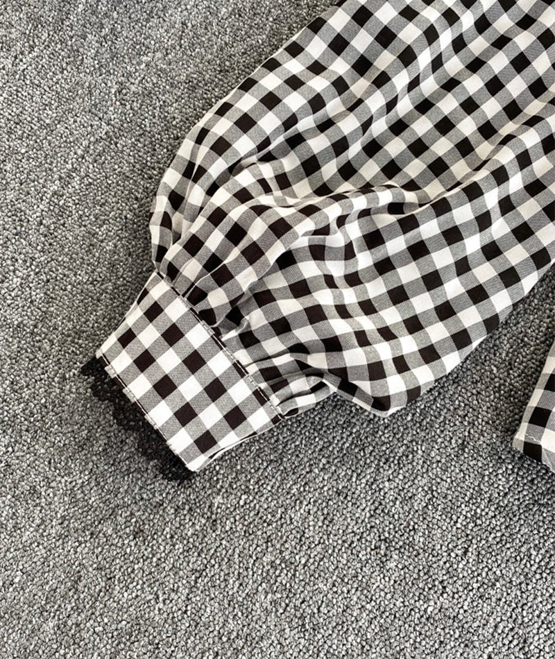 Cute black plaid top  372