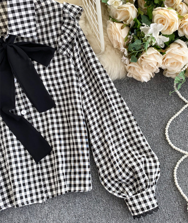 Cute black plaid top  372