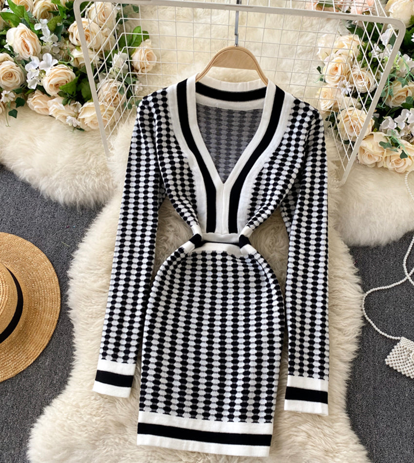 Stylish v neck knitted dress  192