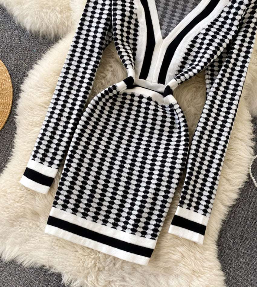 Stylish v neck knitted dress  192