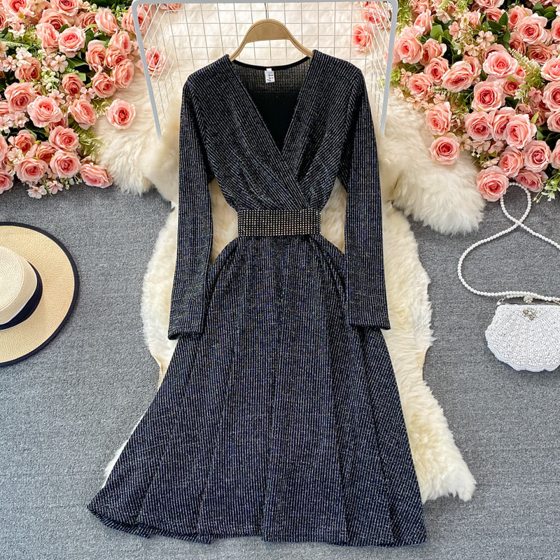 Elegantes Langarmkleid mit V-Ausschnitt, modisches Kleid 448