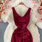 Rotes Modekleid mit V-Ausschnitt 423