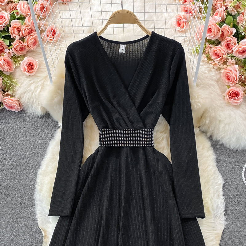 Elegantes Langarmkleid mit V-Ausschnitt, modisches Kleid 448