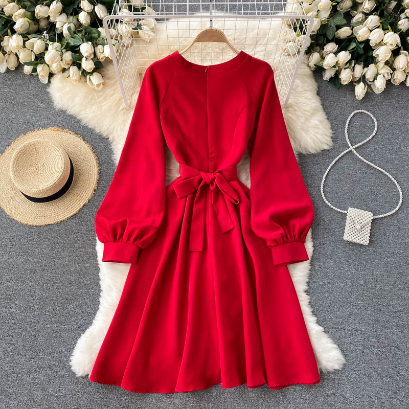 Süßes langärmliges A-Linien-Modekleid 415
