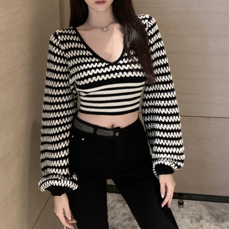 Fashionable v-neck long-sleeved knitted top  308