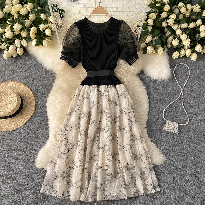 Schönes gestricktes Patchworkkleid 398 