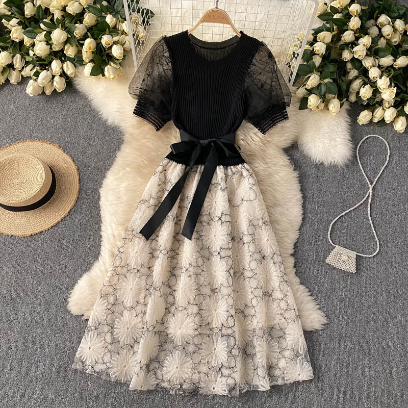 Schönes gestricktes Patchworkkleid 398 