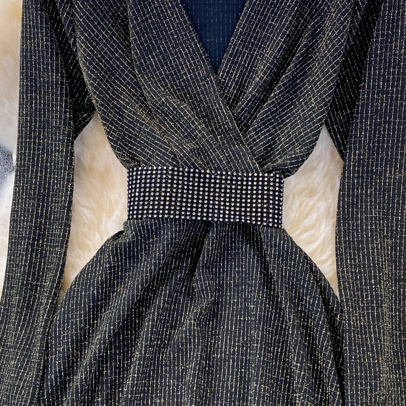 Elegantes Langarmkleid mit V-Ausschnitt, modisches Kleid 448