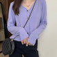 Dünner Strickpullover mit V-Ausschnitt 149