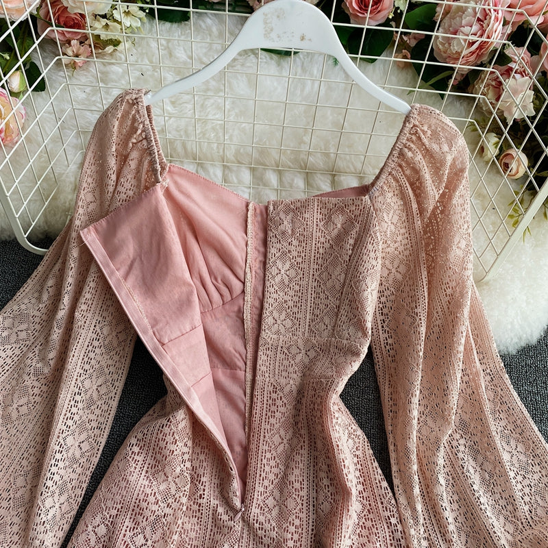 Langärmliges Spitzenkleid mit eckigem Ausschnitt und Laternenärmeln an der Taille 3155