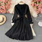 Leichtes Faltenkleid 3242 mit schmalem Stehkragen und Windbund