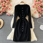 Einreihiges Strickkleid mit Rundhalsausschnitt und Taillen-Pulloverrock 3075
