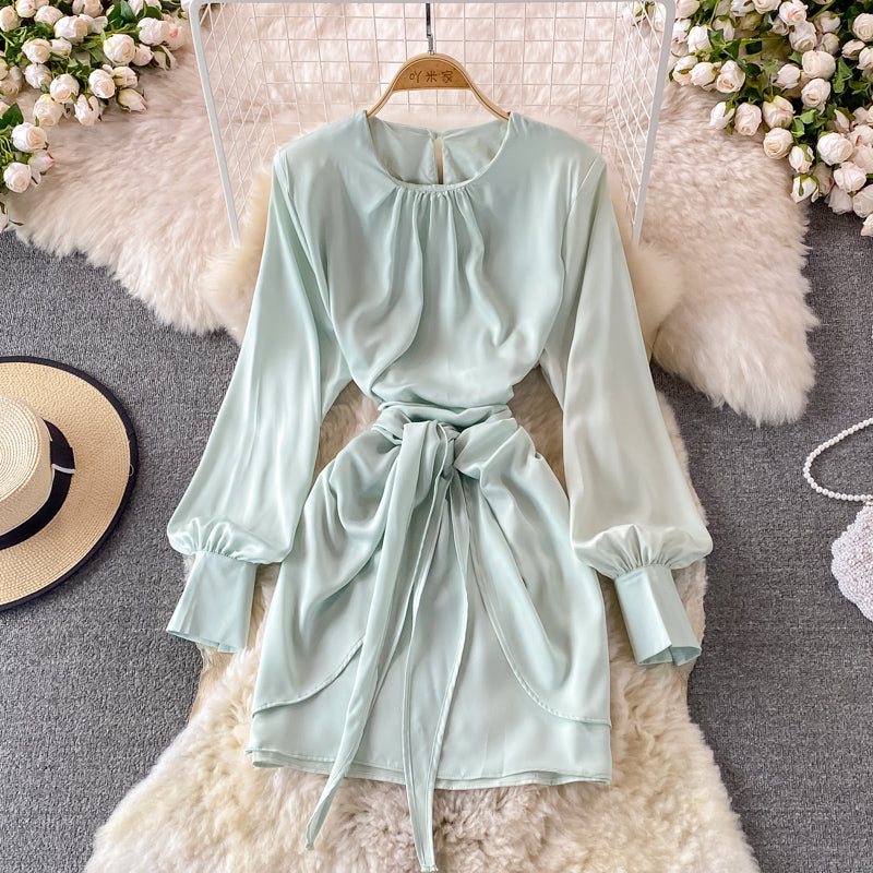 Rundhals-Temperament, schmale Taille, Langarm-Rüschenkleid 3123